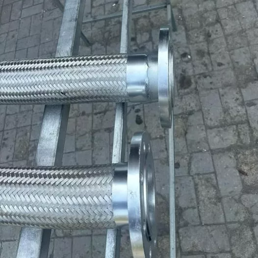 Korrugerad flexibel metallslang